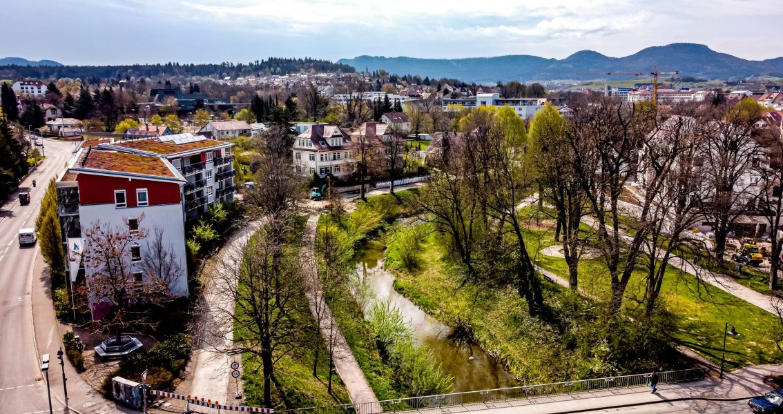 Luftbild der Eyach und dem Stadtpark
